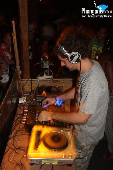 DJ Rob Gritton at Loi Lay party Koh Phangan