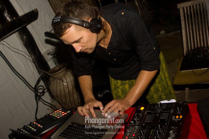 DJ Jonny Acrobat at Hansa resort party
