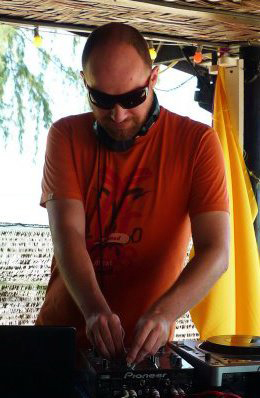 DJ Snoopoid play on koh Phangan
